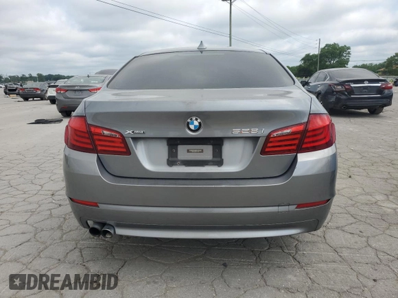 2013 BMW 5 Series 528i xDrive z VIN WBAXH5C52DD107185, wystawiony jako Copart lot #56582315 z przebiegiem 114 550 mil mil oraz Czysty tytuł • Clean title. Historia ofert i sprzedaży dostępna na DreamBid. Obrazek 6.