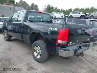 2011 GMC Sierra 2500HD Work Truck with VIN 1GT22ZCG1BZ464817, listed as a IAAI auction lot 42005759 with 196,243 mi miles. Bid and sale history available at carsss.com. Image 3.