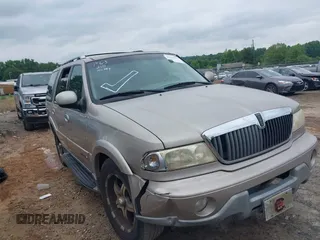 2002 Lincoln Navigator z VIN 5LMEU27R42LJ13017, wystawiony jako IAAI lot #42422177 z przebiegiem 175 557 mil mil oraz . Historia ofert i sprzedaży dostępna na DreamBid. Obrazek 1.