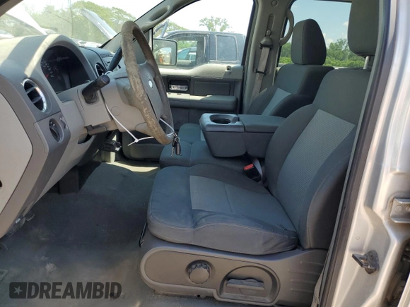 2008 Ford F-150 XLT z VIN 1FTPW14V98FC10517, wystawiony jako Copart lot #62353655 z przebiegiem 113 236 mil mil oraz Czysty tytuł • Clean title. Historia ofert i sprzedaży dostępna na DreamBid. Obrazek 7.