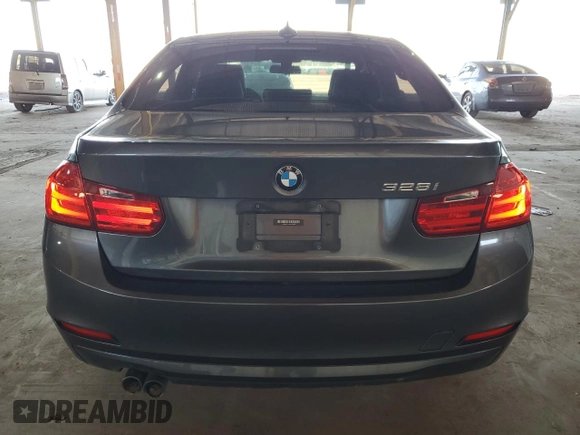 2013 BMW 3 Series 328i z VIN WBA3C1C56DF443903, wystawiony jako Copart lot #55061245 z przebiegiem Nie podano mil oraz Szkoda całkowita • Salvage title. Historia ofert i sprzedaży dostępna na DreamBid. Obrazek 6.