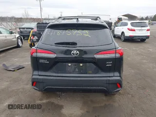 2023 Toyota Corolla Cross XLE z VIN 7MUDAABG8PV071006, wystawiony jako IAAI lot #41845752 z przebiegiem 33 398 mil mil oraz . Historia ofert i sprzedaży dostępna na DreamBid. Obrazek 16.