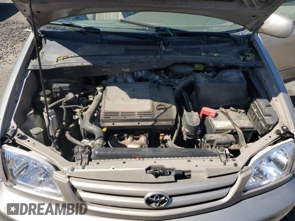 2002 Toyota Sienna LE with VIN 4T3ZF13C32U463654, listed as a Copart auction lot 68852404 with 199,094 mi miles and Salvage Title. Bid and sale history available at carsss.com. Image 12.