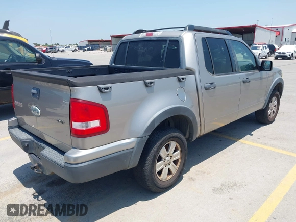2008 Ford Explorer Sport Trac XLT z VIN 1FMEU51E28UB26894, wystawiony jako IAAI lot #42405007 z przebiegiem 194 386 mil mil oraz . Historia ofert i sprzedaży dostępna na DreamBid. Obrazek 4.