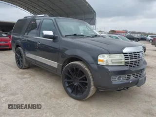2007 Lincoln Navigator z VIN 5LMFU275X7LJ05805, wystawiony jako IAAI lot #41699279 z przebiegiem 182 999 mil mil oraz . Historia ofert i sprzedaży dostępna na DreamBid. Obrazek 1.