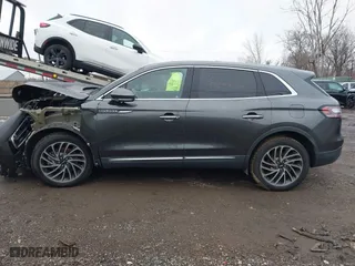 2019 Lincoln Nautilus Reserve with VIN 2LMPJ8L93KBL42922, listed as a IAAI auction lot 41202130 with 45,883 mi miles. Bid and sale history available at carsss.com. Image 15.