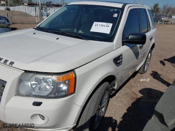 2010 Land Rover LR2 HSE with VIN SALFT2BN8AH208550, listed as a IAAI auction lot 41738140 with NaN miles. Bid and sale history available at carsss.com. Image 2.