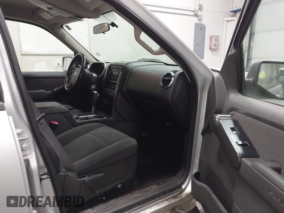 2009 Ford Explorer XLT z VIN 1FMEU73E49UA15564, wystawiony jako IAAI lot #41299587 z przebiegiem 192 956 mil mil oraz . Historia ofert i sprzedaży dostępna na DreamBid. Obrazek 5.
