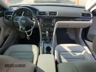 2015 Volkswagen Passat SEL Premium z VIN 1VWCV7A33FC070144, wystawiony jako Copart lot #56777395 z przebiegiem 115 667 mil mil oraz Nie do naprawy • Non repairable. Historia ofert i sprzedaży dostępna na DreamBid. Obrazek 9.
