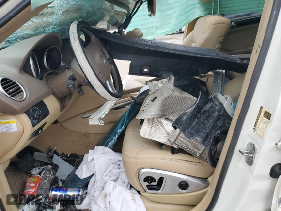 2011 Mercedes-Benz M 350 with VIN 4JGBB8GB9BA739045, listed as a Copart auction lot 50986645 with Not Provided miles and Salvage Title. Bid and sale history available at DreamBid. Image 7.
