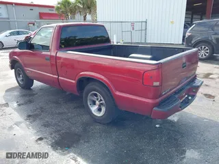 2000 Chevrolet S-10 LS with VIN 1GCCS1444YK167617, listed as a IAAI auction lot 41612272 with 115,900 mi miles. Bid and sale history available at carsss.com. Image 3.
