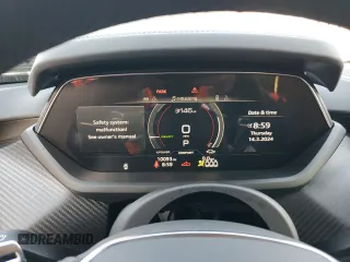 2023 Audi e-tron GT Premium Plus z VIN WAUCJBFW8P7005334, wystawiony jako Copart lot #41005574 z przebiegiem 10 093 mil mil oraz . Historia ofert i sprzedaży dostępna na DreamBid. Obrazek 9.