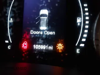 2017 Jeep Renegade Latitude z VIN ZACCJBBB8HPF87526, wystawiony jako IAAI lot #41823403 z przebiegiem 105 991 mil mil oraz . Historia ofert i sprzedaży dostępna na DreamBid. Obrazek 7.
