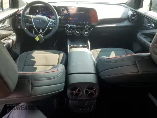 2024 Chevrolet Blazer EV eAWD RS z VIN 3GNKDCRJ9RS182756, wystawiony jako Copart lot #67613574 z przebiegiem 413 mil mil oraz Szkody całkowita. Historia ofert i sprzedaży dostępna na DreamBid. Obrazek 8.