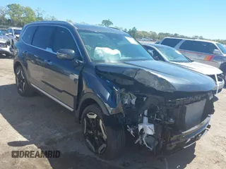 2024 Kia Telluride S with VIN 5XYP64GC4RG413972, listed as a IAAI auction lot 41815853 with 10,500 mi miles and . Bid and sale history available at carsss.com. Image 1.