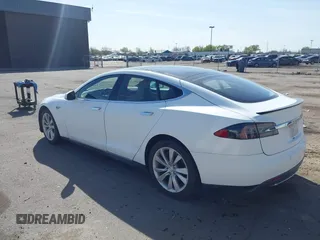 2014 Tesla Model S P85D with VIN 5YJSA1H20EFP63761, listed as a IAAI auction lot 41980472 with 109,164 mi miles and . Bid and sale history available at DreamBid. Image 3.