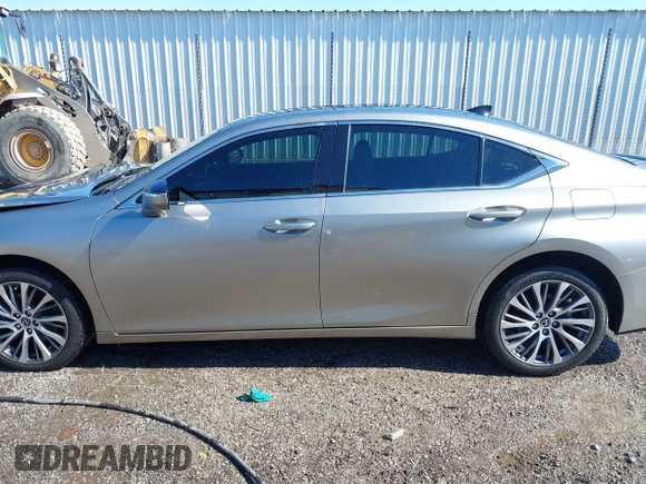 2021 Lexus ES with VIN 58ADZ1B12MU107749, listed as a IAAI auction lot 41543415 with 48,134 mi miles. Bid and sale history available at carsss.com. Image 14.