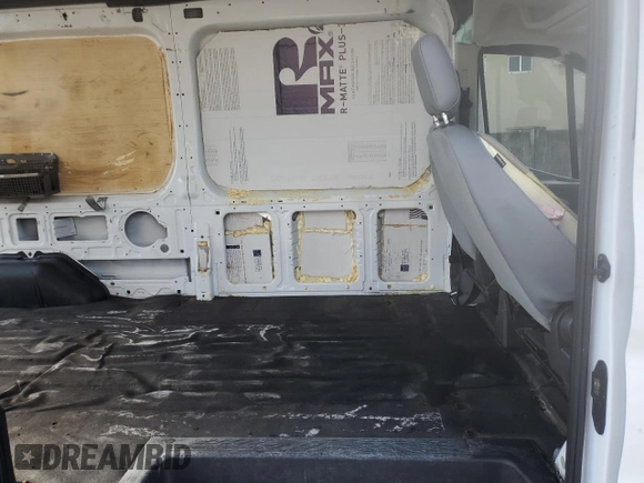 2019 Ford Transit z VIN 1FTYR2XM8KKA27743, wystawiony jako Copart lot #46898445 z przebiegiem 104 945 mil mil oraz Nie do naprawy • Non repairable. Historia ofert i sprzedaży dostępna na DreamBid. Obrazek 6.