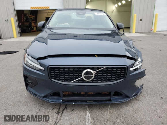 2025 Volvo S60 Core with VIN 7JRL12GJ3SG364543, listed as a Copart auction lot 87546215 with 9,029 mi miles and Clean Title. Bid and sale history available at carsss.com. Image 5.