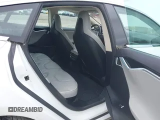 2013 Tesla Model S Performance z VIN 5YJSA1DP1DFP16609, wystawiony jako IAAI lot #42458995 z przebiegiem 110 722 mil mil oraz . Historia ofert i sprzedaży dostępna na DreamBid. Obrazek 8.
