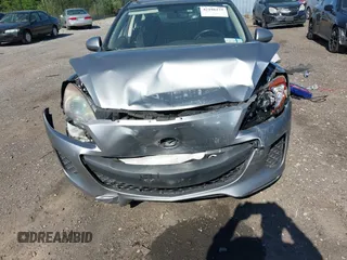 2013 Mazda 3 i Touring z VIN JM1BL1LP2D1742494, wystawiony jako IAAI lot #42186275 z przebiegiem 150 046 mil mil oraz . Historia ofert i sprzedaży dostępna na DreamBid. Obrazek 11.