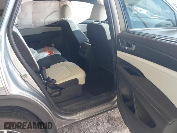 2024 Volkswagen Atlas SEL Premium R-Line z VIN 1V2FE2CA3RC242710, wystawiony jako IAAI lot #42021488 z przebiegiem 20 048 mil mil oraz . Historia ofert i sprzedaży dostępna na DreamBid. Obrazek 8.