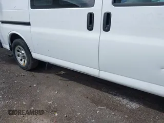 2013 Chevrolet Express Cargo z VIN 1GCSGAFX0D1171717, wystawiony jako IAAI lot #41996946 z przebiegiem 198 354 mil mil oraz . Historia ofert i sprzedaży dostępna na DreamBid. Obrazek 6.