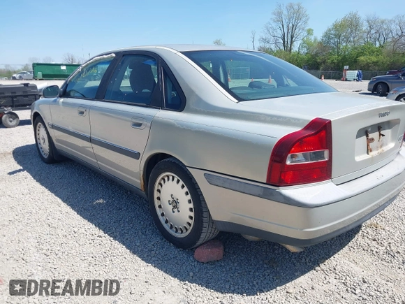 2000 Volvo S80 with VIN YV1TS94D1Y1107745, listed as a IAAI auction lot 42105726 with 266,509 mi miles. Bid and sale history available at carsss.com. Image 3.