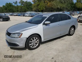 2013 Volkswagen Jetta SE z VIN 3VWDX7AJ6DM367871, wystawiony jako Copart lot #50576835 z przebiegiem 221 954 mil mil oraz Szkoda całkowita • Salvage title. Historia ofert i sprzedaży dostępna na DreamBid. Obrazek 1.