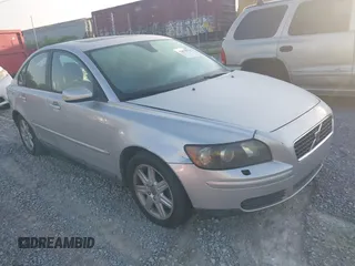 2006 Volvo S40 2.4L with VIN YV1MS382962219405, listed as a IAAI auction lot 42038874 with 203,658 mi miles. Bid and sale history available at carsss.com. Image 1.