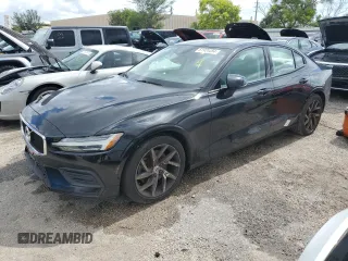 2019 Volvo S60 Momentum with VIN 7JR102FK8KG007329, listed as a Copart auction lot 61924484 with 68,526 mi miles and Non Repairable. Bid and sale history available at carsss.com. Image 1.