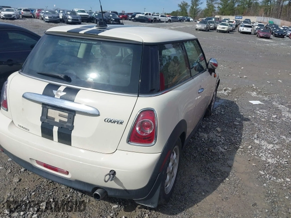 2012 MINI Hardtop with VIN WMWSU3C53CT185697, listed as a IAAI auction lot 41761981 with 201,335 mi miles and . Bid and sale history available at DreamBid. Image 4.