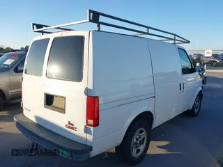 2004 GMC Safari Cargo with VIN 1GTDM19X04B504523, listed as a IAAI auction lot 41028946 with 191,471 mi miles. Bid and sale history available at carsss.com. Image 4.