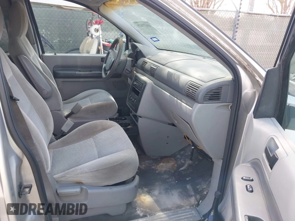 2005 Ford Freestar SE z VIN 2FMZA51685BA03136, wystawiony jako IAAI lot #41677029 z przebiegiem 220 511 mil mil oraz . Historia ofert i sprzedaży dostępna na DreamBid. Obrazek 5.