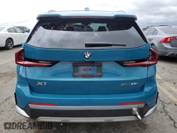 2025 BMW X1 xDrive28i z VIN WBX73EF06S5070458, wystawiony jako Copart lot #59026785 z przebiegiem Nie podano mil oraz Szkoda całkowita • Salvage title. Historia ofert i sprzedaży dostępna na DreamBid. Obrazek 6.