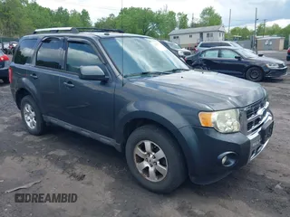 2009 Ford Escape Limited z VIN 1FMCU94739KA24836, wystawiony jako IAAI lot #42287217 z przebiegiem 125 864 mil mil oraz . Historia ofert i sprzedaży dostępna na DreamBid. Obrazek 1.