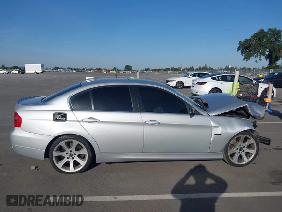 2007 BMW 3 Series 335i z VIN WBAVB73567PA88537, wystawiony jako IAAI lot #42097323 z przebiegiem 98 512 mil mil oraz . Historia ofert i sprzedaży dostępna na DreamBid. Obrazek 14.
