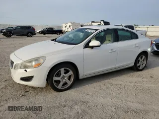 2013 Volvo S60 T5 Premier z VIN YV1612FS9D1226611, wystawiony jako Copart lot #54274375 z przebiegiem 80 508 mil mil oraz Szkoda całkowita • Salvage title. Historia ofert i sprzedaży dostępna na DreamBid. Obrazek 1.