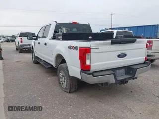 2017 Ford Super Duty F-250 SRW Lariat with VIN 1FT7W2BT7HEE48637, listed as a IAAI auction lot 42067757 with 200,831 mi miles. Bid and sale history available at carsss.com. Image 3.