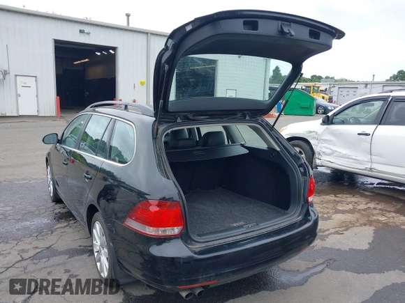 2014 Volkswagen Jetta TDI w/Sunroof & Nav with VIN 3VWPL7AJ9EM609661, listed as a IAAI auction lot 42600438 with 105,958 mi miles and . Bid and sale history available at DreamBid. Image 3.