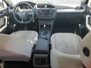 2021 Volkswagen Tiguan S z VIN 3VV1B7AX2MM020872, wystawiony jako Copart lot #57106925 z przebiegiem 92 908 mil mil oraz Tytuł czysty. Historia ofert i sprzedaży dostępna na DreamBid. Obrazek 8.