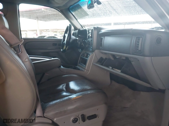 2005 Chevrolet Tahoe LT with VIN 1GNEC13T95R217565, listed as a IAAI auction lot 41361104 with 204,077 mi miles. Bid and sale history available at carsss.com. Image 5.