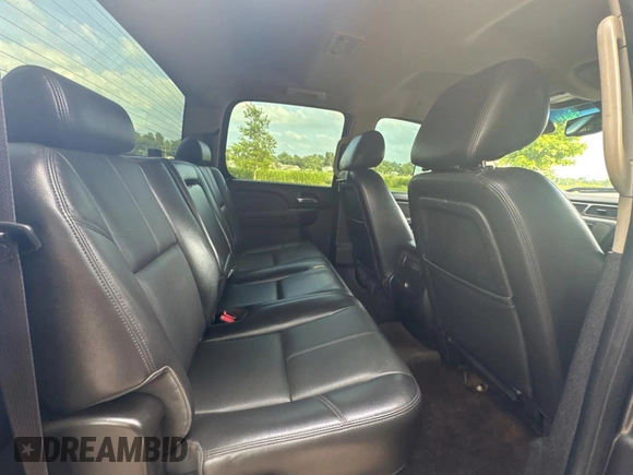 2014 Chevrolet Silverado 3500HD LTZ z VIN 1GC4K1C89EF132357, wystawiony jako Copart lot #59632865 z przebiegiem 218 735 mil mil oraz Czysty tytuł • Clean title. Historia ofert i sprzedaży dostępna na DreamBid. Obrazek 6.
