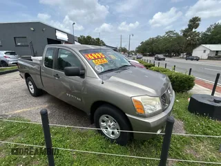 2006 Nissan Titan SE z VIN 1N6BA06A96N553146, wystawiony jako Copart lot #60148135 z przebiegiem 167 207 mil mil oraz Czysty tytuł • Clean title. Historia ofert i sprzedaży dostępna na DreamBid. Obrazek 1.