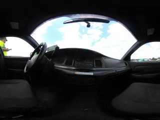 2006 Ford Police Interceptor z VIN 2FAHP71W26X166272, wystawiony jako IAAI lot #42144479 z przebiegiem 132 809 mil mil oraz . Historia ofert i sprzedaży dostępna na DreamBid. Obrazek 18.