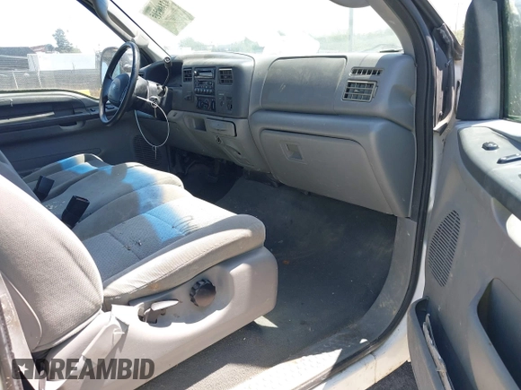 2003 Ford F-250 XL z VIN 1FTNX20L93ED80955, wystawiony jako IAAI lot #42160315 z przebiegiem 311 244 mil mil oraz . Historia ofert i sprzedaży dostępna na DreamBid. Obrazek 5.
