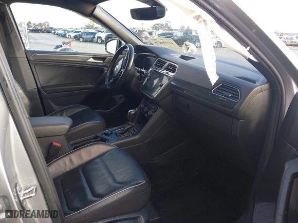 2020 Volkswagen Tiguan SEL Premium R-Line with VIN 3VV4B7AX3LM026062, listed as a IAAI auction lot 41590875 with 50,036 mi miles. Bid and sale history available at carsss.com. Image 5.