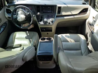 2018 Toyota Sienna XLE Auto Access Seat with VIN 5TDYZ3DC3JS910156, listed as a Copart auction lot 55982975 with 191,339 mi miles and Salvage title. Bid and sale history available at DreamBid. Image 8.