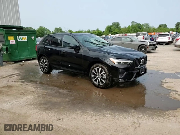 2025 Volvo XC60 Core z VIN YV4M12RJ7S1002361, wystawiony jako Copart lot #57670975 z przebiegiem 6 318 mil mil oraz Szkoda całkowita • Salvage title. Historia ofert i sprzedaży dostępna na DreamBid. Obrazek 14.