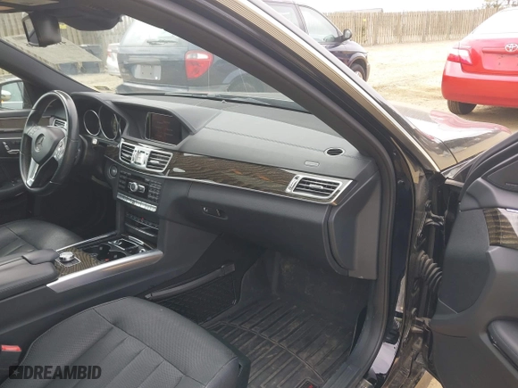 2015 Mercedes-Benz E-Class E 400 with VIN WDDHF6HB3FB159219, listed as a IAAI auction lot 41888536 with 99,130 mi miles. Bid and sale history available at carsss.com. Image 5.